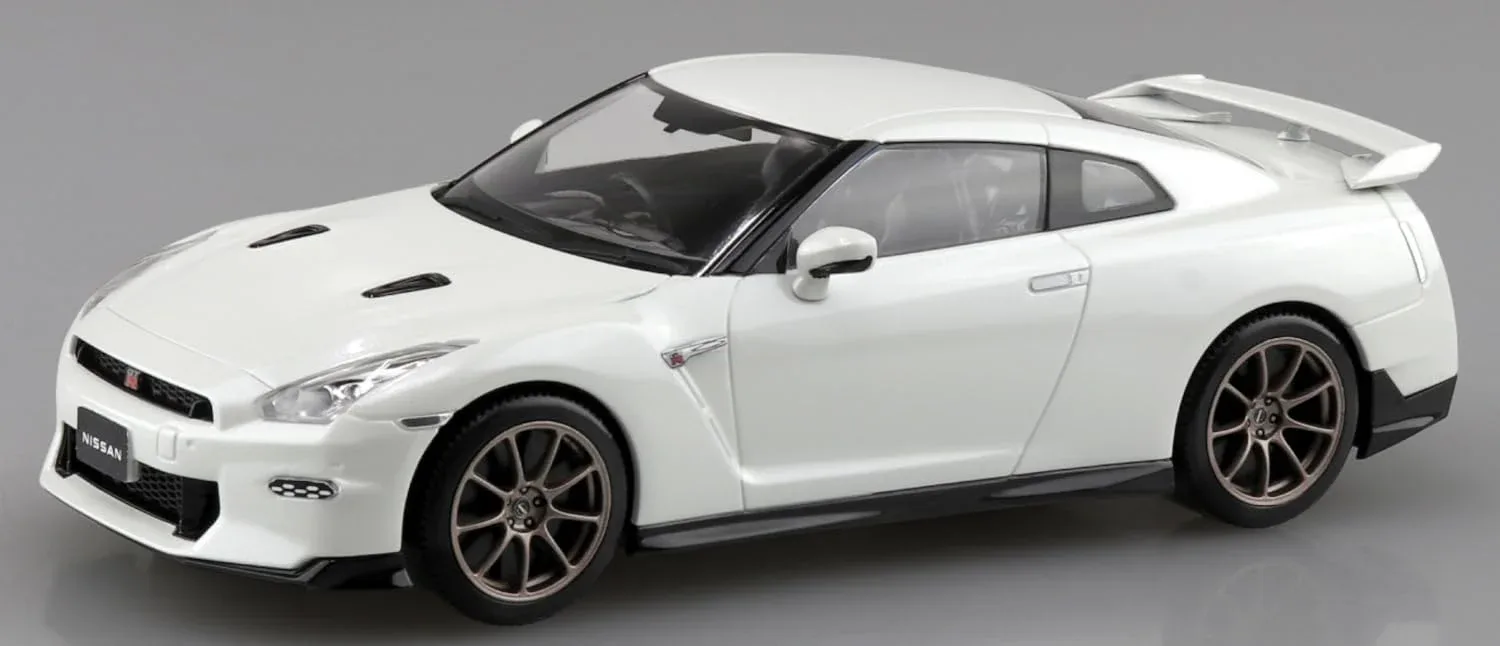 Aoshima 1/32 Rakupla R35 GT-R 2024 Model Brilliant White Pearl Kit - Image 2