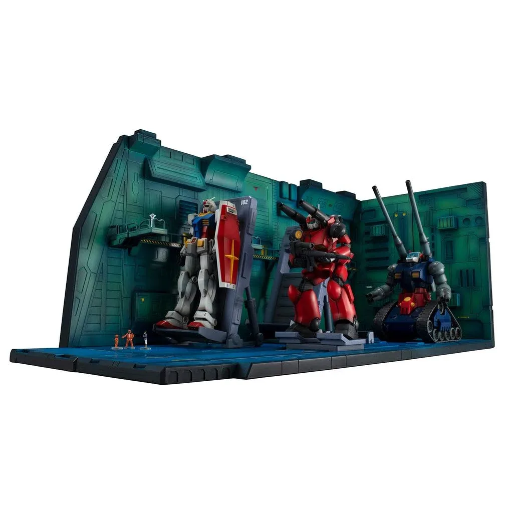 Megahouse Realistic Model: Gundam White Base Catapult Deck 1/144 Hg 200mm